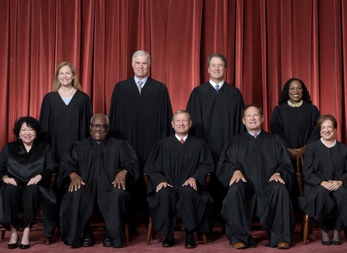 StandUpForFact's tweet image. 🚨BREAKING: The Supreme Court just gave Trump ANOTHER massive win (6-3) allowing him to FIRE Rebecca from the Federal Trade Commission.

This is a HUGE win for MAGA.

Do you support this?

YES or NO?

IF Yes, Give me a THUMBS-UP👍!