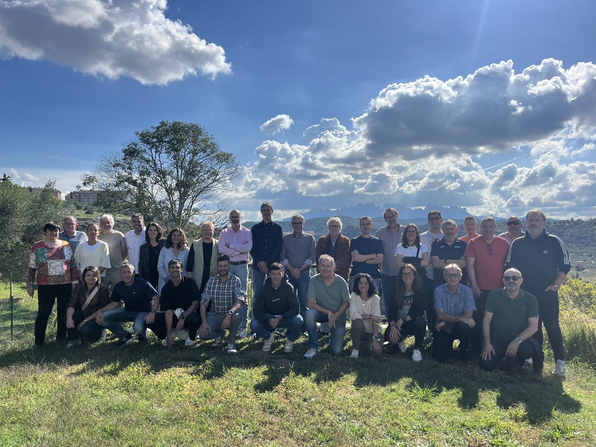 🤝 La FCA s’ha reunit per segon any consecutiu al Santuari de la Cova de Manresa.

Trobada de germanor entre la Junta Directiva i l’equip treballador de la federació per fer un balanç del curs.