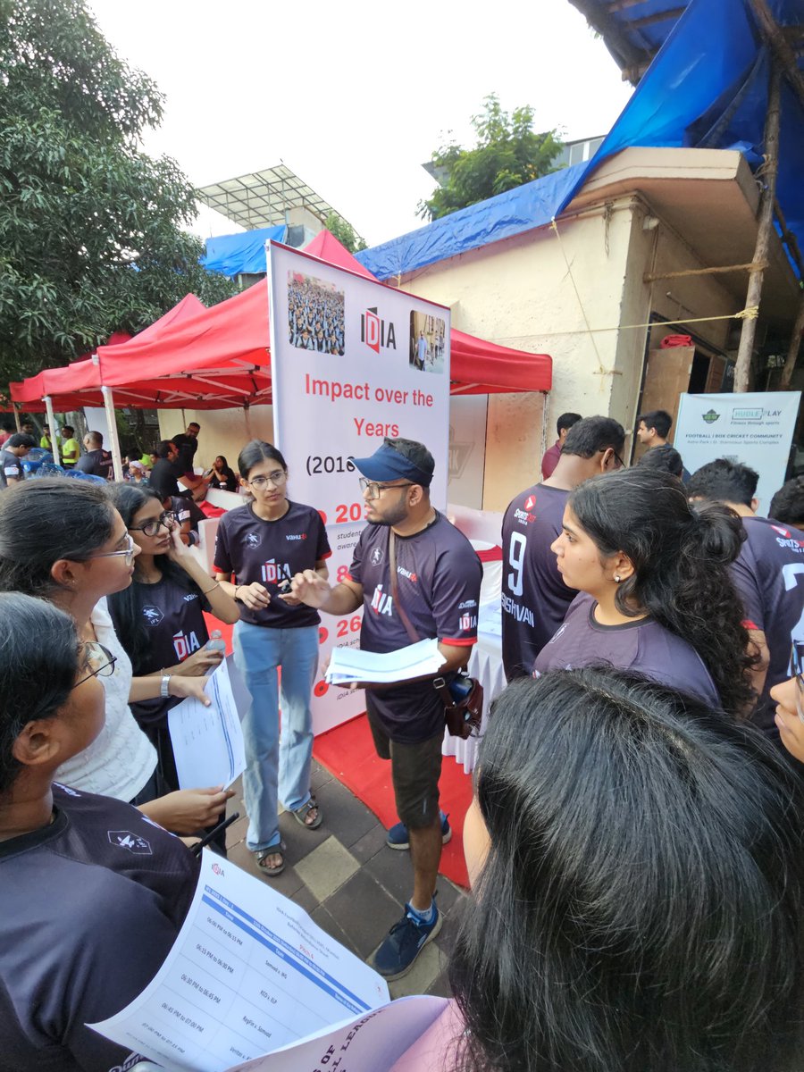 IDIA (@idialaw) on Twitter photo Game plan mode. Director <a href="/Arnabroy_r1/">Arnab</a> briefing the volunteers before the first whistle. #IFLMumbai2025 Game plan mode. Director <a href="/Arnabroy_r1/">Arnab</a> briefing the volunteers before the first whistle. #IFLMumbai2025