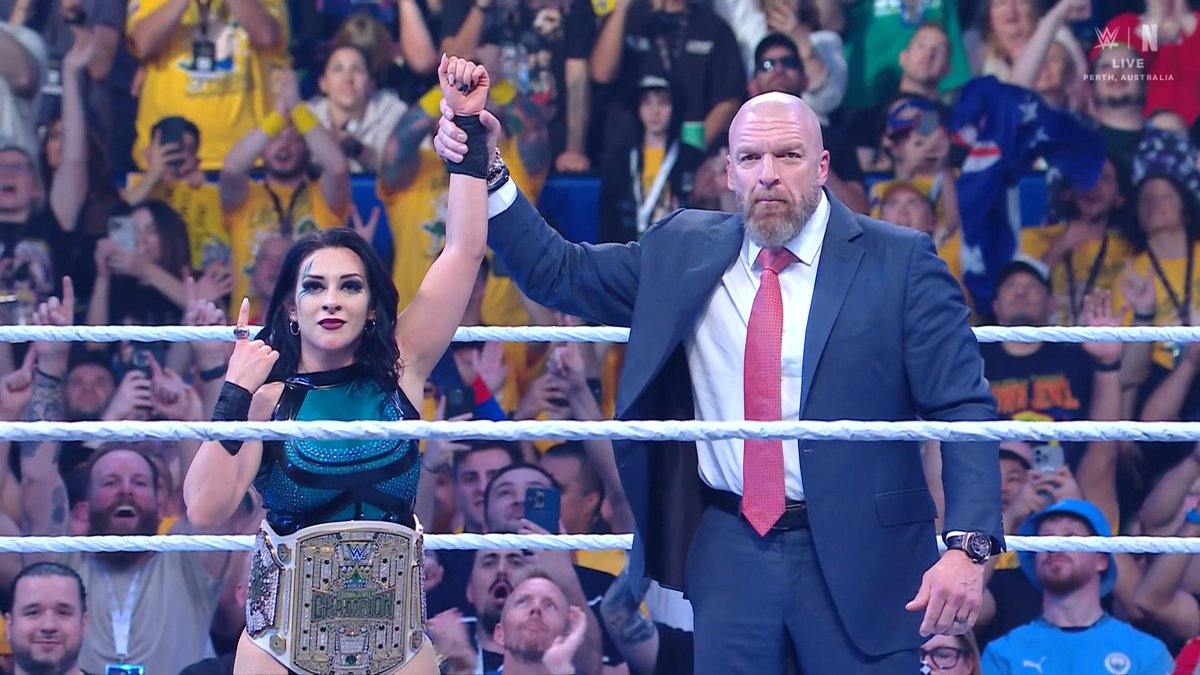 TIMWrestling's tweet image. STEPHANIE VAQUER DERROTA A TIFFANY STRATTON Y ES LA SUPERCAMPEONA DE WWEEEEE

TRAIGAN VINO QUE COPAS SOBRAAAAAAAAAN 

#JoyitaCL #WWECrownJewel