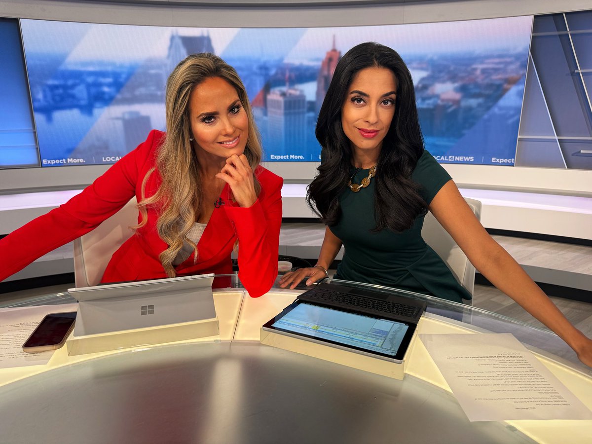 ErikaEricksontv's tweet image. Decked out in red and green, looks like #Christmas came early! We&apos;re here all weekend with our shenanigans 🎄