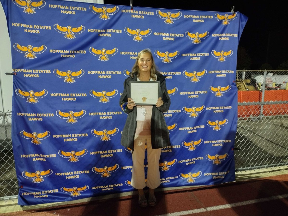 🤩Congratulations to Coach Shari Hayes! Last night Coach Hayes was inducted into the Hoffman Estates Hall of Fame as part of the 1987 State Championship Cross Country Team!🤩