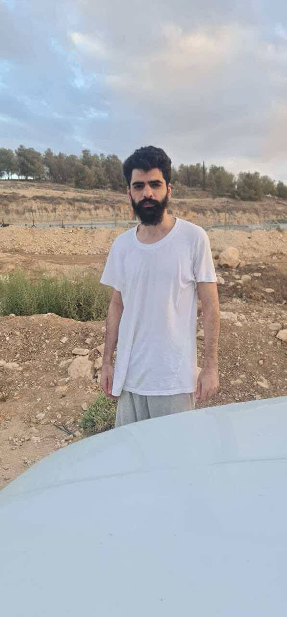 iwasnevrhere_'s tweet image. Remember scenes like this whenever these Zionists cry about their POWs.
This is Mohammed Hamarsheh from Ya’bad, before and after 27 months in the Negev prison. The occupation grinds down bodies and tries to erase spirit, but still they walk out with their heads high. The world…