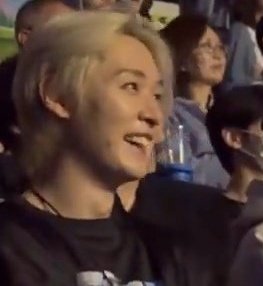 userlinoring's tweet photo. happy meow....😭😭😭 https://t.co/PQ62TQMWw2