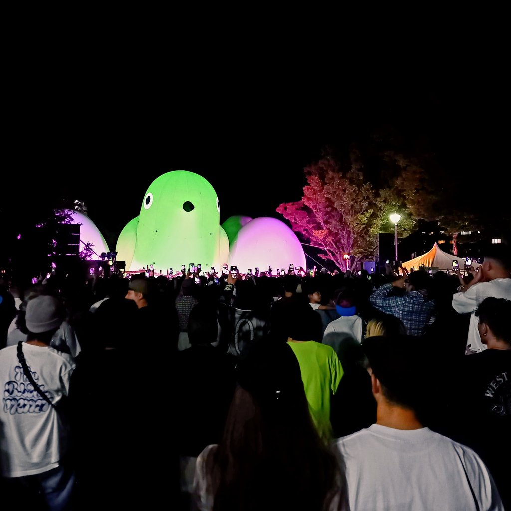 erispica_180's tweet image. ざんぎょー終わり寄ってみた。
人が！人がいっぱい！鳥栖に！
盛り上がってた！鳥栖で！
すごーーー！！
また鳥栖でやって欲しいし、
toconoma石橋さんデザインなら
買わねばならない！
ロンTでロゴ刺繍で嬉しー♪
フードもマルシェもライブも
２週連続！盛り沢山！
鳥栖すごーーー！！
#TOSUNESTIVAL