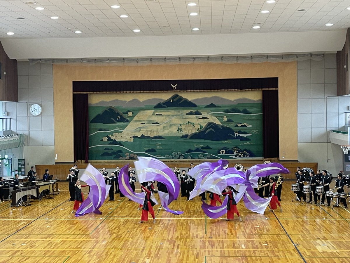 今日の午前
#かしはらスポーツフェスティバル2025 の総合開会式へ！

スポーツに親しまれている方は背筋もシャンとされています☺️

「ニュースポーツ」とよばれる競技は、スポーツはしんどいというイメージがある方にもオススメです。

八木中のマーチング演奏も素晴らしく、式に花を添えていました✨