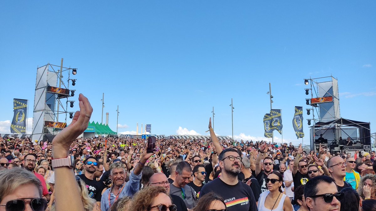 Escenario <a href="/Makineros90/">Makineros 90’s</a> a reventar <a href="/sharemusic/">Sharemusic!</a>