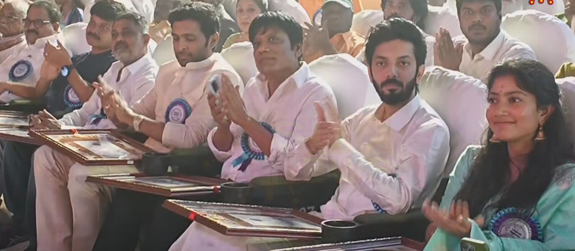 saloon_kada's tweet image. #KalaimamaniAwards | Guess The Missing Actor in This Frame🫣📸