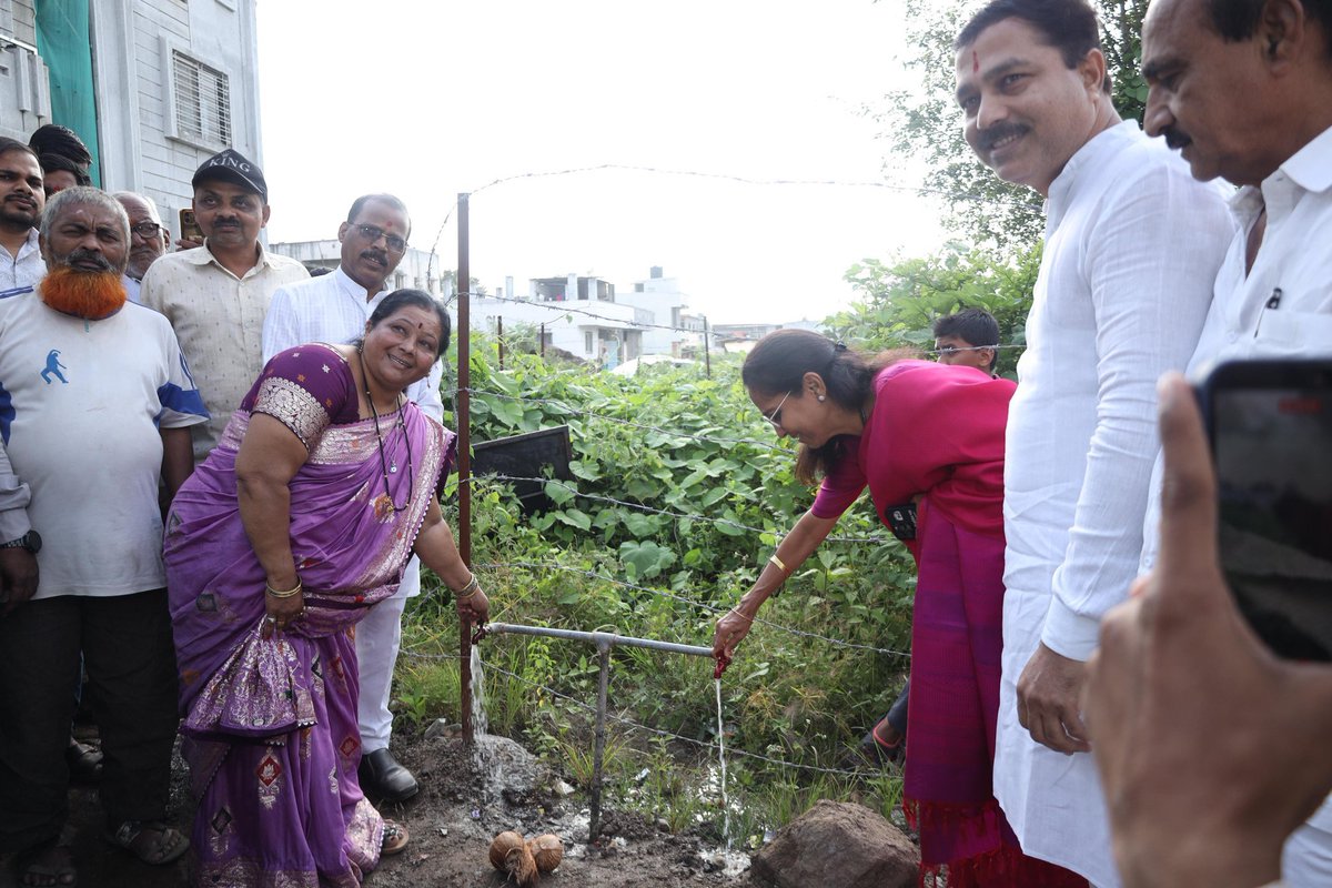 supriya_sule's tweet image. आपल्या बारामती लोकसभा मतदारसंघातील, गोकुळ नगर पठार, वारजे, पुणे येथील पाणी प्रश्न सोडवण्यासाठी पठार भागात ४८ ठिकाणी सार्वजनिक नळ मंजूर करण्यात आले आहेत. यामुळे परीसरातील पाण्याची समस्या दूर होणार होण्यास मदत होणार आहे. मा. नगरसेवक सचिन दोडके यांनी यासाठी विशेष पाठपुरावा केला…
