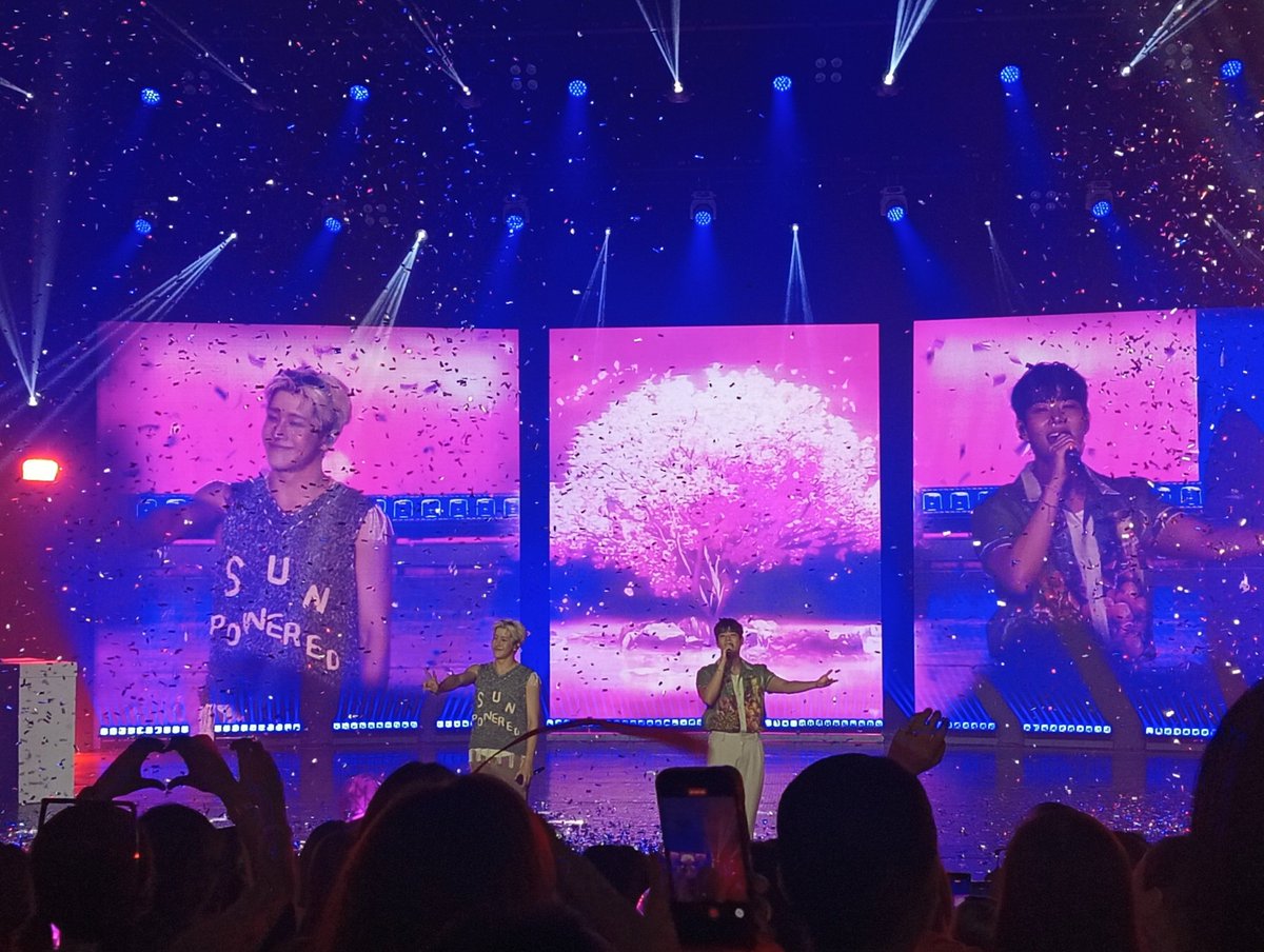 itsPOPinPH's tweet image. #itsPOPIN | 2025 ZOONIZINI FANPARTY [ROLL THE DICE] IN MANILA 

Aside from their first song, MJ &amp;amp; JINJIN also performed “Favorite Memory, Some Things Never Change, Utopia, Starlight Voyage, &amp;amp; Restart”

#ZOONIZINI #DICE
#RollTheDiceinManila
#ASTRO  
Made possible by @wishusluckent