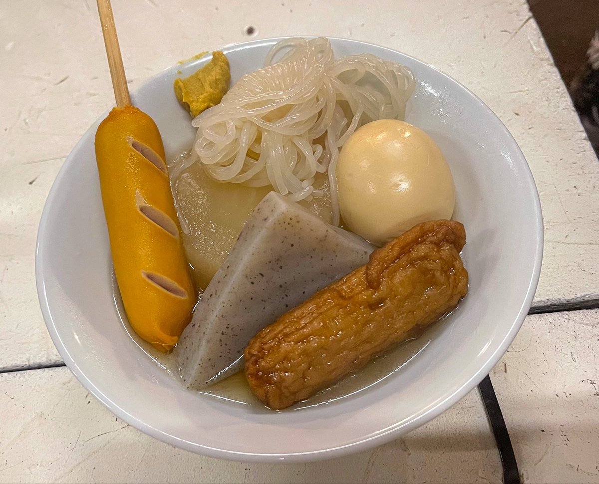 Capital_DDD_DCT's tweet image. 藤のやさんのすぐ裏にある有名店

【安兵衛】さんで〆餃子🥟

かなり並んでたけど回転も早くて思ったより早く食べれた！

餡は野菜多め、皮が鶏皮揚げたみたいになってて、美味しかった✨
おでんもラーメンも最高🤤

#岐阜サポ高知遠征
#飯テロ
#グルメ