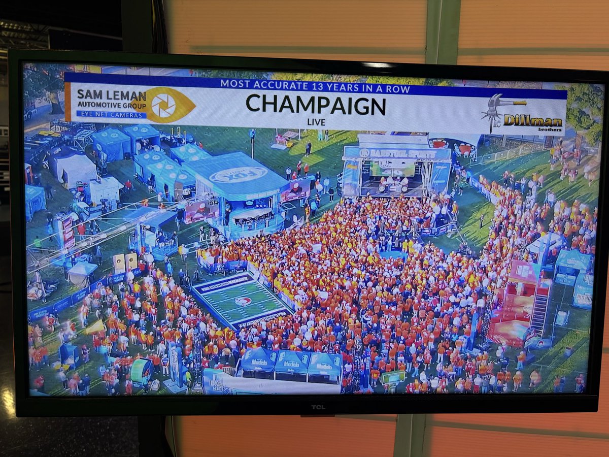 TristanThomasTV's tweet image. Live look at Grange Grove courtesy of @wxSBohnhoff 

Another big crowd #Illini