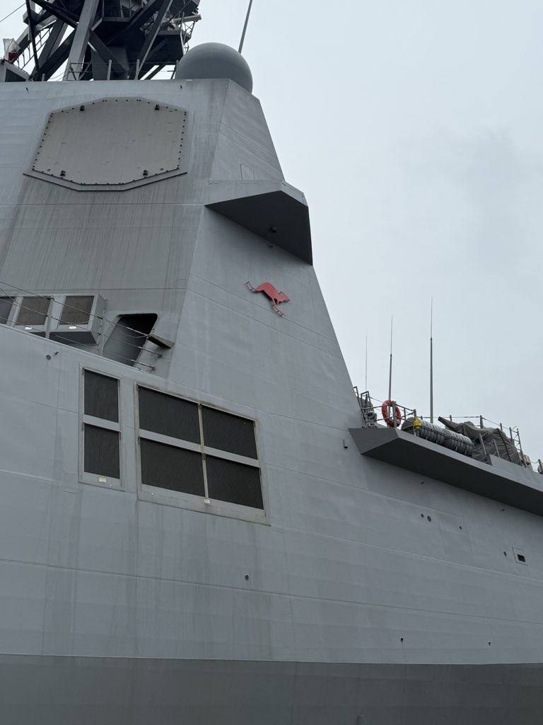 333military333's tweet image. #横須賀　#オータムフェスタ では乗艦できなかったけど、オーストラリアの #ブリスベン も見られました