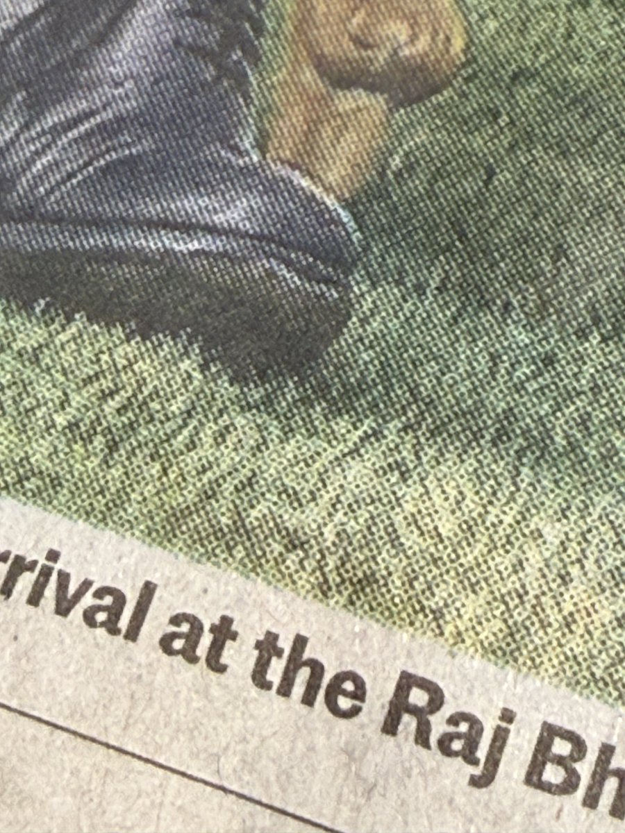 v8vantage's tweet photo. image of Starmer and Modi sitting in garden, I noticed Starmer wearing worn out shoes , he’s obviously run out of freebies, 
Not what we expect https://t.co/WLZlxo9EDq