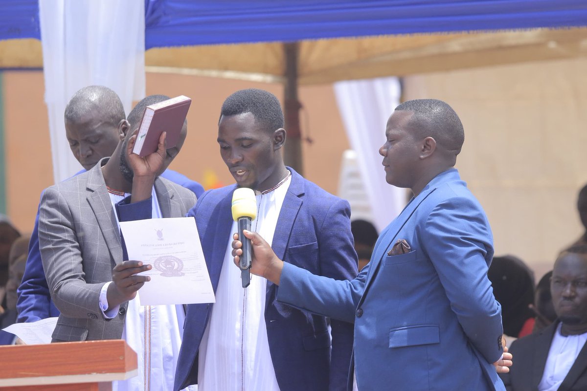 BugandaKingdom_'s tweet image. Katikkiro Mayiga e Mbale, alabudde abantu obutafeebya buwangwa bwabwe kutuuka kusuula lulimi lwabwe, okweggyako mannya gaabwe ag&apos;obuzaale n&apos;abalala okutuuma erinnya limu mu baana bonna.

Owek. Mayiga asinzidde mu IUIU, mu nsisinkano n&apos;abavubuka wamu n&apos;abantu ba Buganda ababeera e…