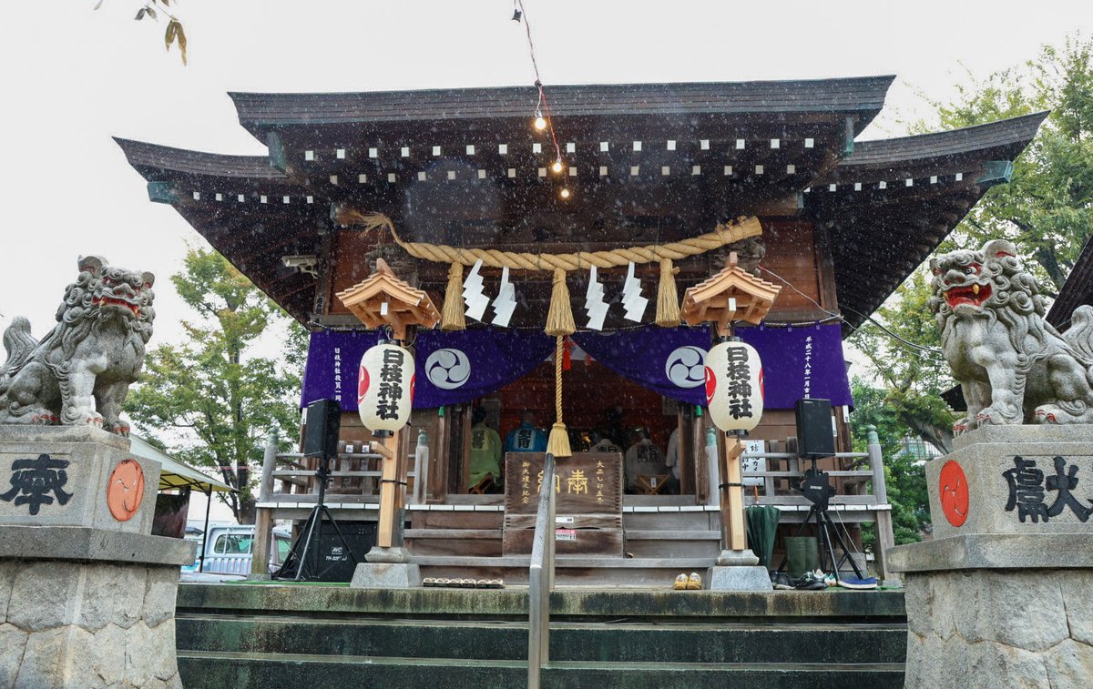 ichikawa_shi's tweet photo. ✨️3年に一度の大祭✨️
🏮相之川の祭礼🏮

本日(10/11)は大祭式から始まり、明日(12日)の神輿渡御に向けて準備がされました👀

【✅注目ポイント】
行徳では珍しい「江戸前担ぎ」で練り歩く🙌

前回はコロナで中止、さらに前2回は台風で半日のみ、1日通しての神輿渡御はなんと12年ぶり🤩

晴れろ〜☼ https://t.co/8ZkmiAksB4