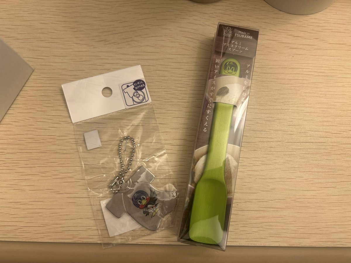 up193's tweet image. 燕三条でつば九郎タンブラー（稲刈り）
ライブ会場でマグカップ
燕三条でキーホルダー
燕三条でアイススプーン（チームカラー）
お友だちから花火パイ😍

#中島卓偉
#つば九郎
#燕三条