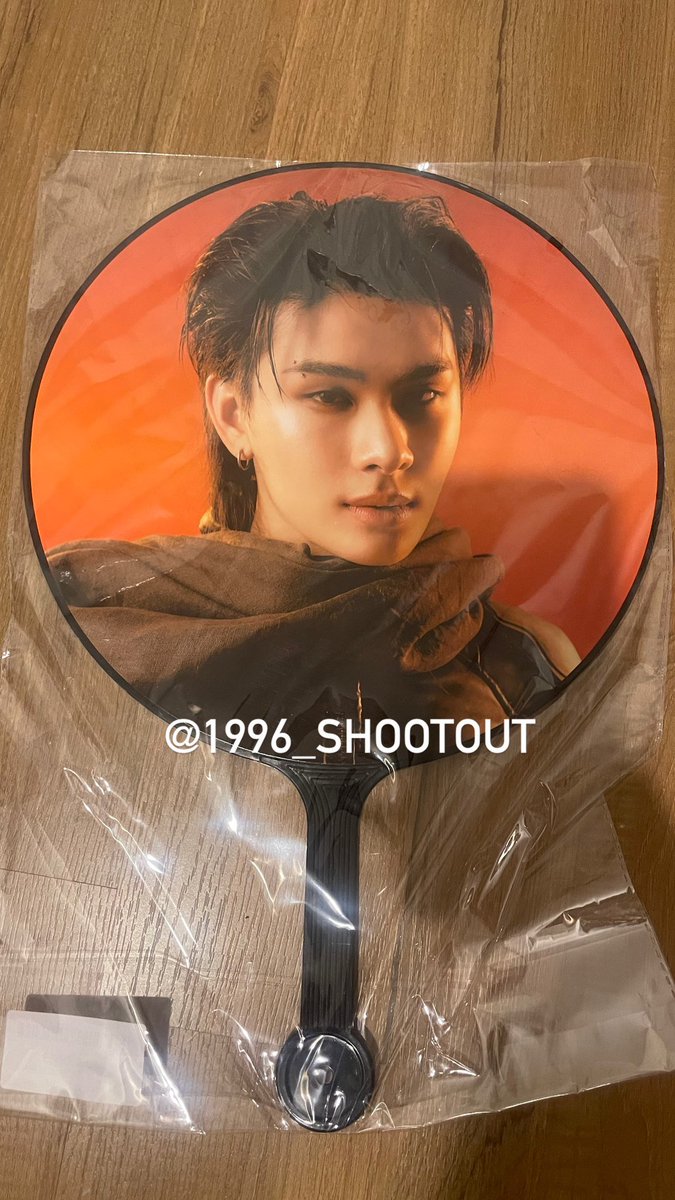 พัดครบรอบ น้องไทย 350 ไม่เคยแกะใช้คับ
นัดรับเซนพระราม 9 mst / พระราม 9 ได้ค่ะ 
 #ตลาดนัดbus