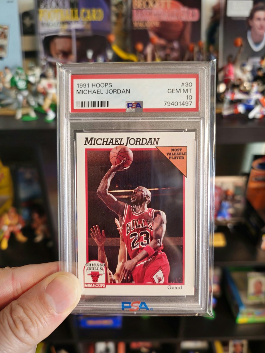 JunkWaxHeroes's tweet image. 🚨 GIVEAWAY ALERT 🚨

For a chance to win this Michael Jordan 1991 Hoops PSA 10 🤩

Like / Follow / Repost to Enter ♻️

Winner TBA Sunday 10/19 📢
