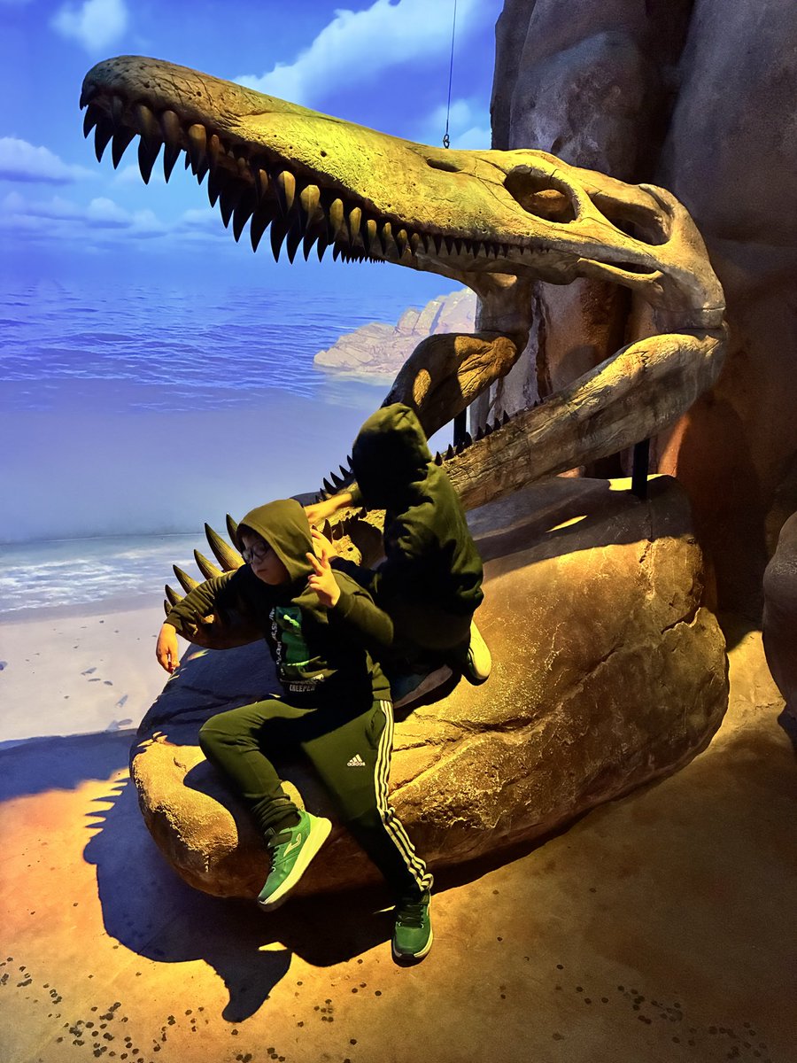 Aunque ya la conocía, sigue siendo impresionante la última atracción de <a href="/DinopolisTeruel/">Dinópolis Teruel</a> en #Teruel.
Mar Jurásico! Aprende Steven Spielberg lo que son #dinosaurios de verdad!!!