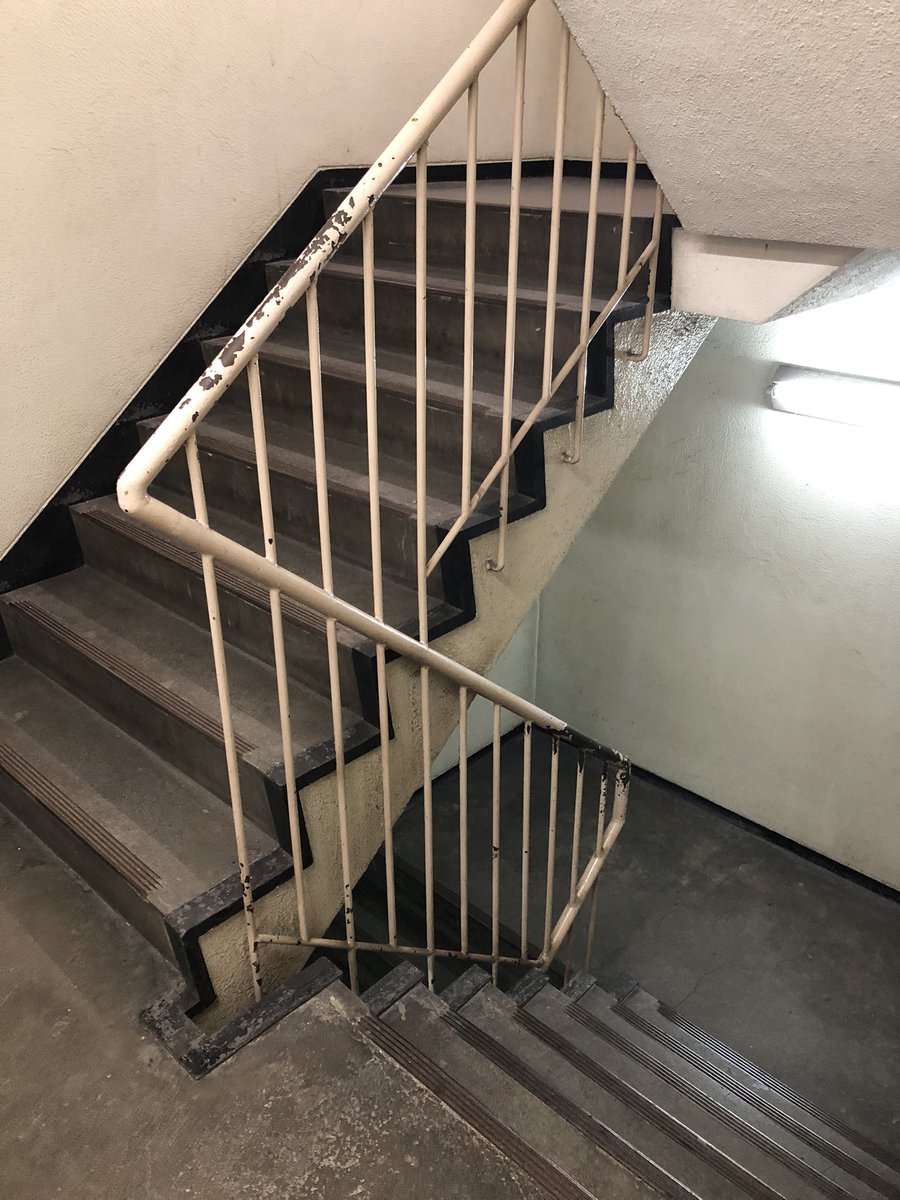 su_pico's tweet image. 今日も新橋界隈を冒険した
うねうねビルもまた見に行ったw