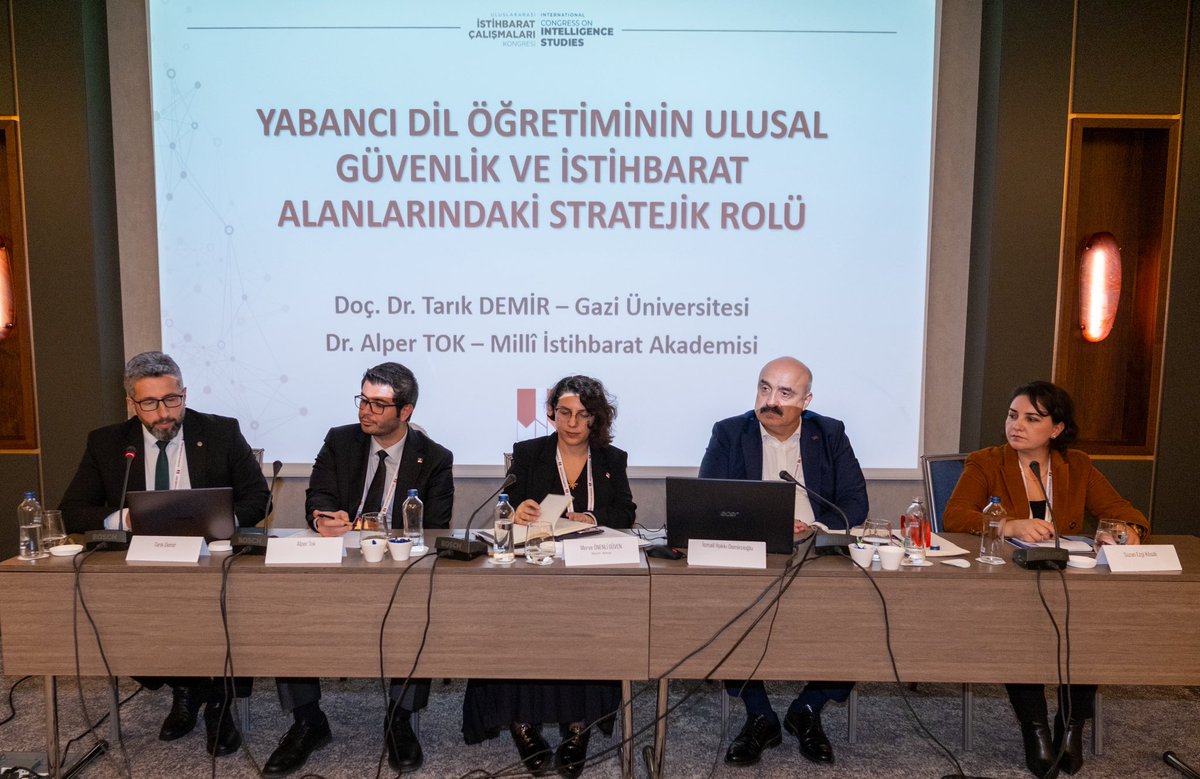 “İstihbarat ve Kültür” başlıklı oturumumuz başlamıştır.📝

🎙️ Moderatör: Merve Önenli Güven

👥 Konuşmacılar:
🔸İsmail Hakkı Demircioğlu
🔸Tarık Demir
🔸Alper Tok
🔸Suzan Ezgi Kösalı

#İstihbaratÇalışmalarıKongresi
#IntelligenceStudies2025