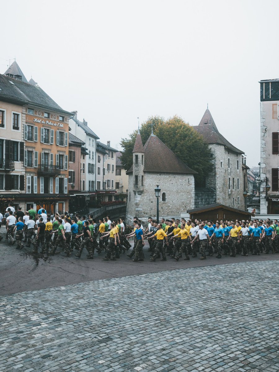 Retour en images de notre défilé dans la vieille-ville d’Annecy.