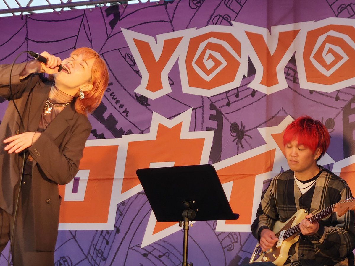 mucunr86's tweet image. 2025.10.11(土)
#梅田淳平
#mitsuko (#コンノユウタ)

6年ぶりという代々木ハロウィンフェス。アイドル、弾き語り、ポールダンス等振れ幅がすごい。

梅田淳平さんは色気が増したと感じたし、mitsukoさんはハグロックだけだったのでようやく目の前で観れて嬉しい。ギターと2ピースはレア？