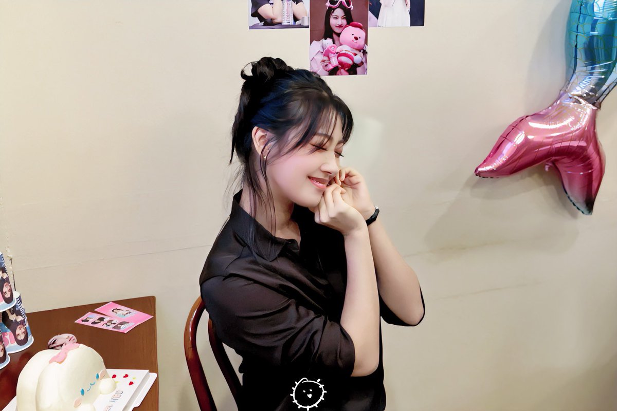 ablume pics (fan account) tweet media