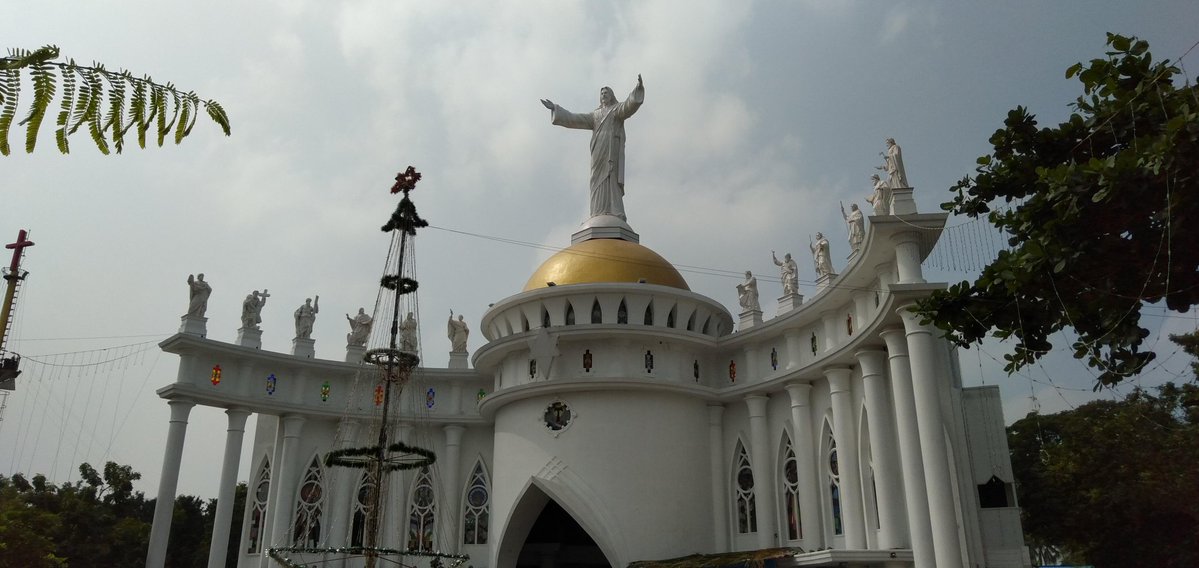 kadaluniverse's tweet image. If you see this, post a picture of a temple visit from your gallery!