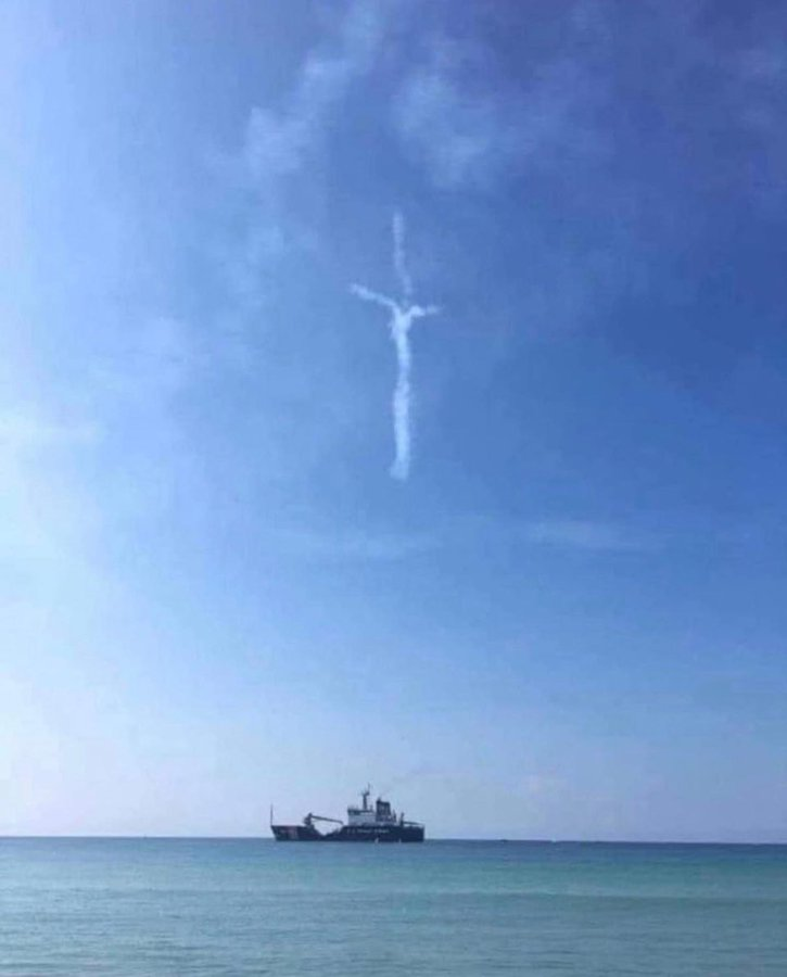Adam_FaithfulM's tweet photo. Does God give us signs? What do you think? https://t.co/AofZ0x5aVI