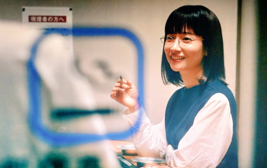KRMW1iisycpyBOD's tweet image. #良いこと悪いこと
委員長とタバコのギャップ萌え。