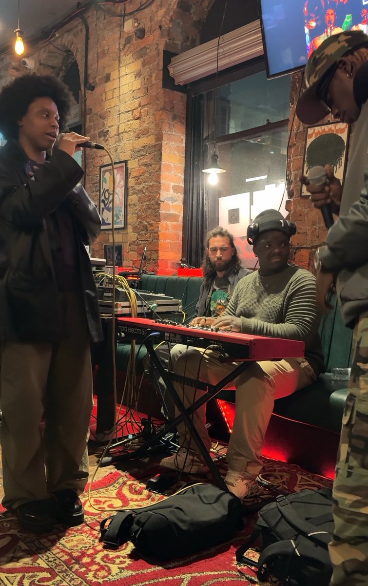 Wagwan cuz <a href="/centralcee/">Central Cee</a> , I’m here wya🇬🇧