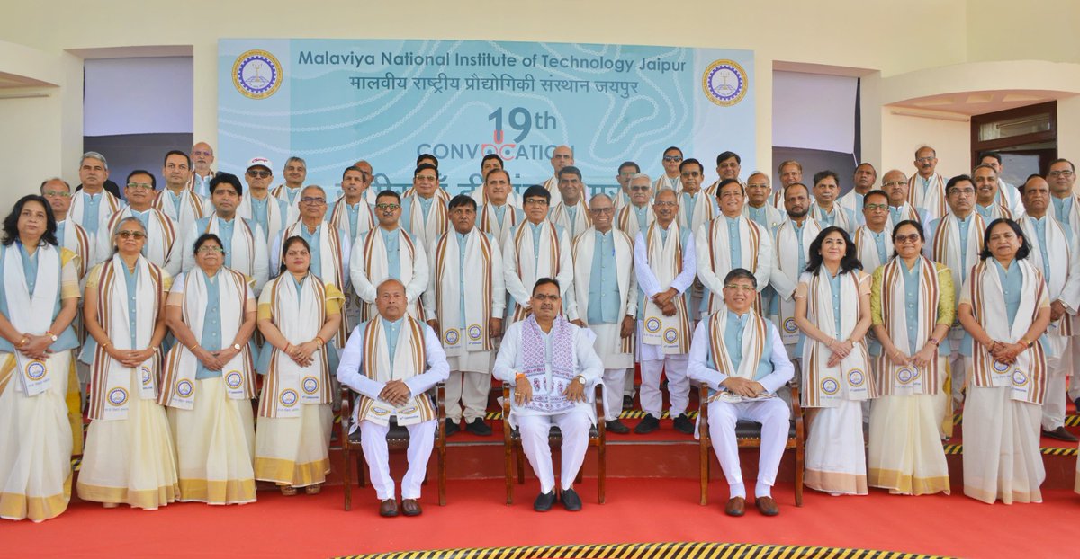 RajCMO's tweet image. मुख्यमंत्री श्री भजनलाल शर्मा ने मालवीय राष्ट्रीय प्रौद्योगिकी संस्थान (एमएनआईटी) के, 19वें दीक्षांत समारोह को संबोधित किया। उन्होंने बीटेक, एमटेक, एमएससी, एमबीए एवं आर्किटेक्चर और प्लानिंग में, श्रेष्ठ प्रदर्शन करने वाले 21 विद्यार्थियों को, गोल्ड मेडल प्रदान किए। साथ ही,…