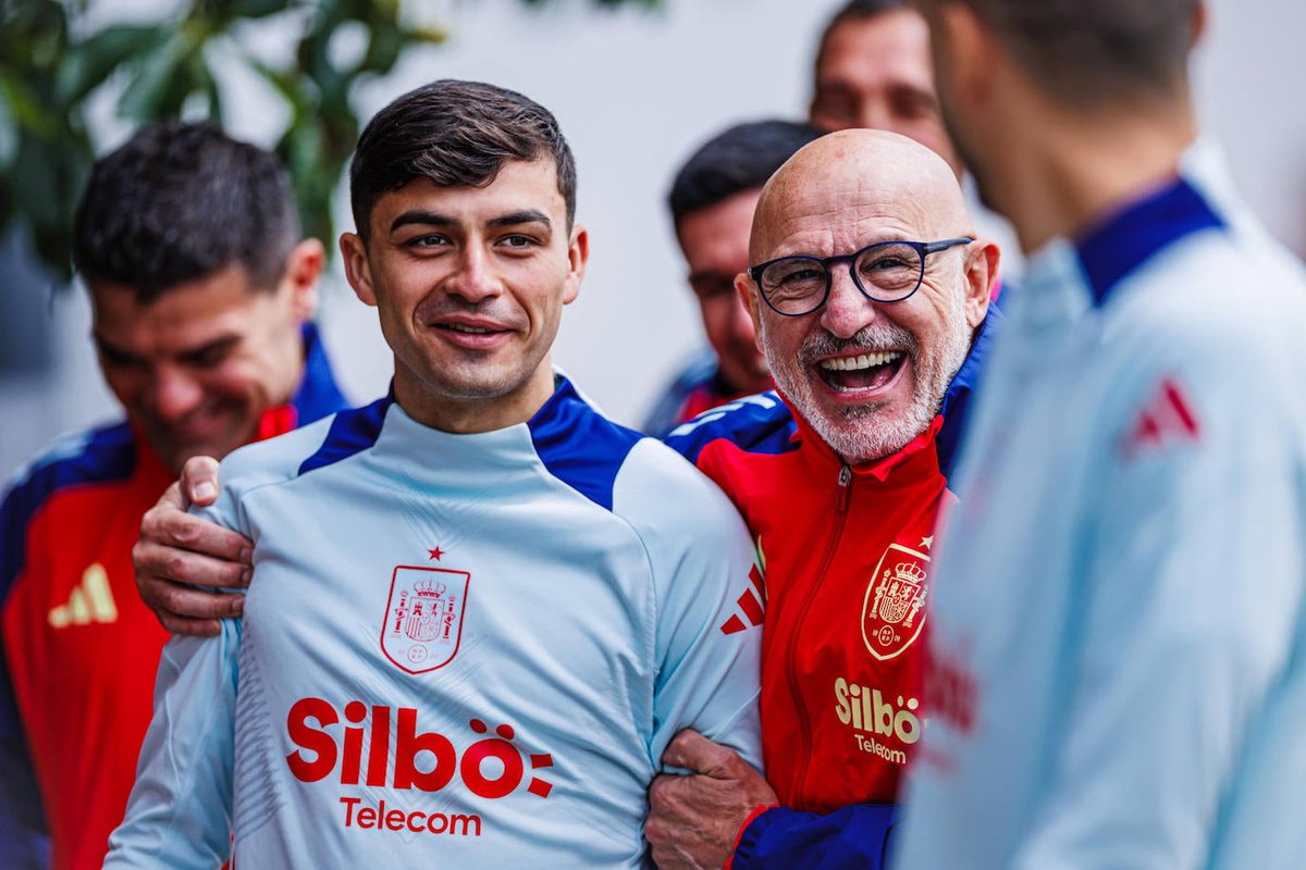Barca_Buzz's tweet image. 🚑 (PEDRI): Pedri is showing clear signs of fatigue, and Barça has urged that his training load and workload be monitored very closely while he&apos;s at the Spanish camp.

Via (🟢): @fansjavimiguel [as]