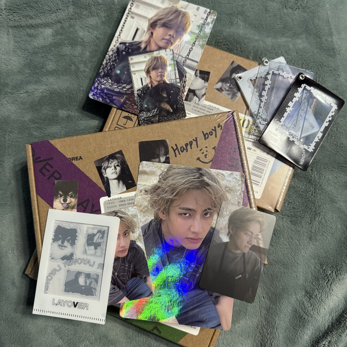 wts lfb ph 

‼️CLEARANCE SALE ‼️

BTS V / Taehyung 'Layover' Album with Weverse POB and Early Bird Gift Photocards

May buy separately or as a set. 

QYOP

Can do PAYO or DOP. 

DM for orders