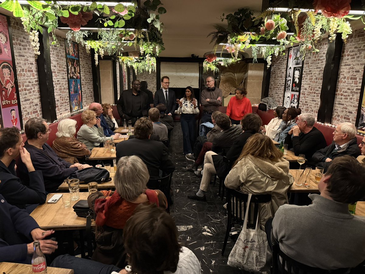 C'est dans les moments difficiles qu'ils faut continuer à dialoguer et échanger. 
C'est ce que nous avons fait avec <a href="/priscathevenot/">Prisca THEVENOT</a> et <a href="/SylvainMaillard/">Sylvain Maillard</a> cette semaine.

Et encore avec nos concitoyennes et concitoyens à #Paris20, ce matin.