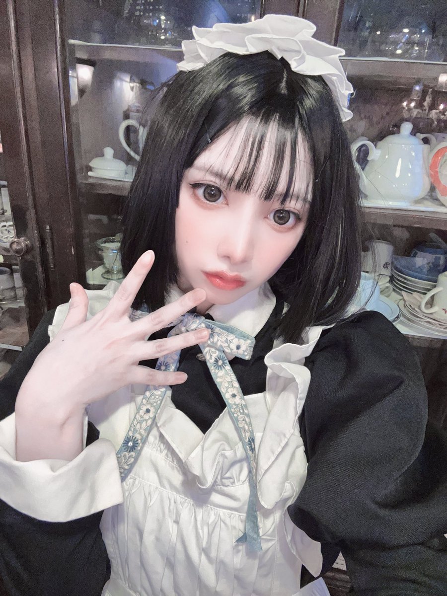 本日もご来店いただきまして誠にありがとうございます。
早いお時間帯にしらべさんとお給仕いたしておりました。

本日も多くのお客様にご来店いただき、誠に嬉しく存じます。
日ごとに寒さが増してまいりました。どうぞあたたかくしてお休みくださいませ。