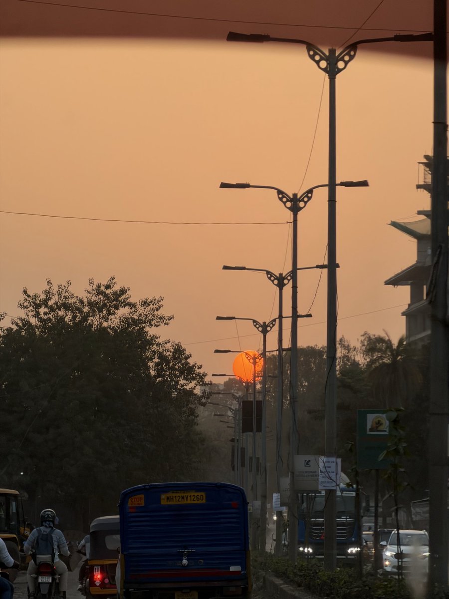 pranavthedev_'s tweet image. Might not be the perfect photo of the sunset but with her every sunset feels perfect:)