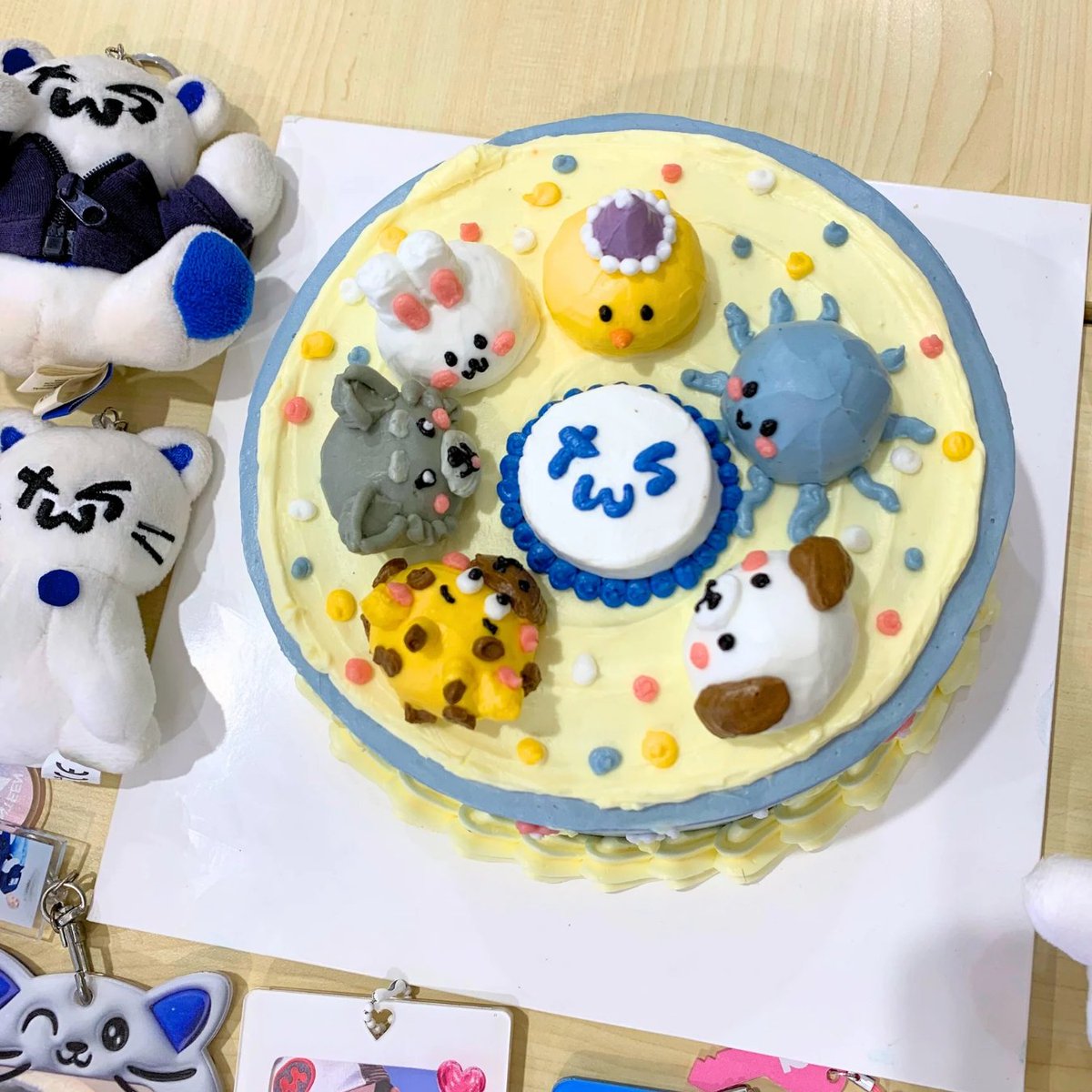 hnznie's tweet photo. ౨ৎ ˎˊ  𝒉𝒂𝒑𝒑𝒚 𝑲𝒀𝑼𝑵𝑮𝑴𝑰𝑵 𝒅𝒂𝒚 !! ₊˚⊹

omg it's been a week🥹 once again, kamsaeyoo to all 42sby for coming &amp; celebrating Kyucil's Birthday last saturdayy! 🐥🎉💛 42u next timee! >< 💛💛

tags : @Locker42_ID  @tws_surabaya #KyungAegi_Go https://t.co/VHKfd5JbkO