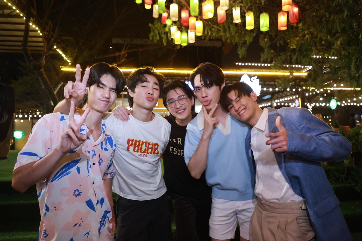 miracleeyesnews's tweet photo. ปิดกล้องเป็นที่เรียบร้อย ซีรีส์วายแนวโรแมนติก–ดราม่า–ฟีลกู๊ด “LOVE LIKE A BIKE ปั่นไปให้ถึงรัก” บรรยากาศเต็มไปด้วยความอบอุ่น สนุกสนาน และโมเมนต์ฟิน ๆ
#ลืมตามาเล่า #masu_ms #TEeThanapon
#มาสุจรรยางค์ดีกุล #ตี๋ธนพล
#LOVELIKEABIKE #ปั่นไปให้ถึงรัก #SClassEnt https://t.co/i1Kl4Ah8HJ