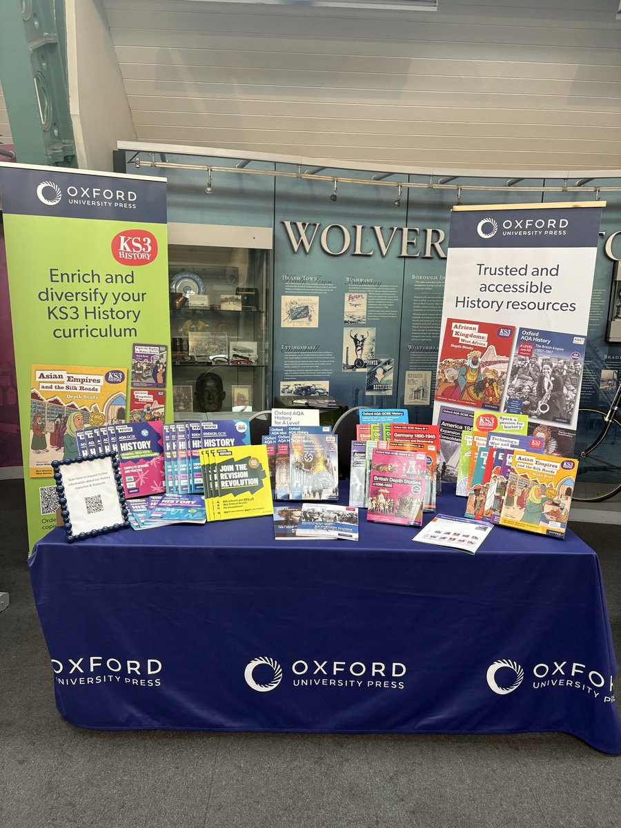elainewelsh4's tweet photo. Always great to have some of our sales, publishing and author teams to support events. #MidlandsHistoryForum conference @OUPSecondary @WilkesHistory @katiefaz_katie with Kate and Minh Ha #BlackcountryMuseum https://t.co/Ko7XImiOgm