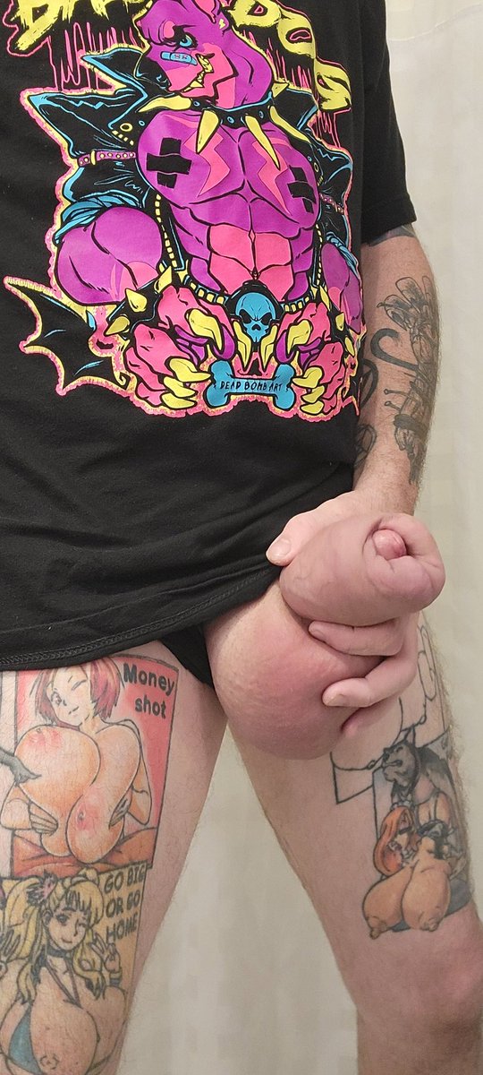 Feeling thick today☺️. Fresh and clean after a shower and ready to hit the furry con.