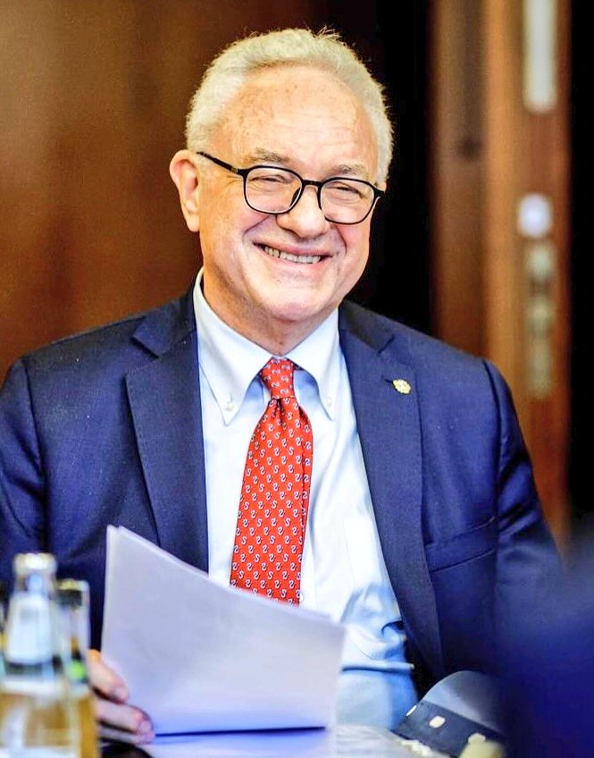 (English below)

Con el ministro de Asuntos Exteriores de Alemania, <a href="/AussenMinDE/">Johann Wadephul</a>, hablamos de ⬇️

▫️las estupendas relaciones bilaterales
▫️multilateralismo
▫️reformar la <a href="/ONU_es/">Naciones Unidas</a> ▫️la cumbre CELAC - Unión Europea (UE) 
▫️del acuerdo @Mercosur - UE

⏭️ Para construir futuro juntos