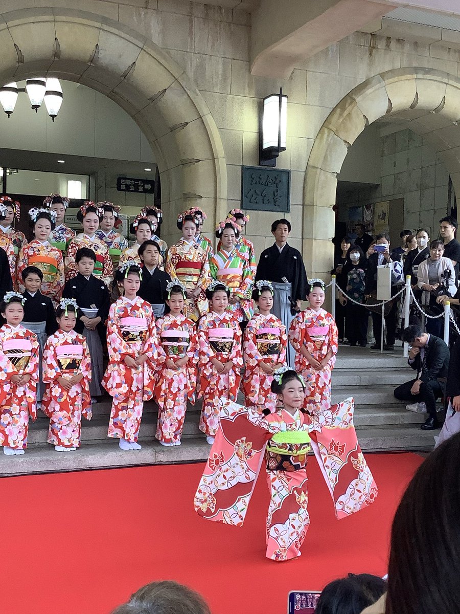 NAventurine's tweet image. #名古屋をどりNEO傾奇者 

 #高橋大輔 さんの舞台本格デビューはお見事でした。
そして、 #西川千雅 お家元のサービス精神溢れる作劇、
人をくっきり浮き立たせる舞踊の素晴らしさ。

明日もあるので、感想はまた。

 #西川流