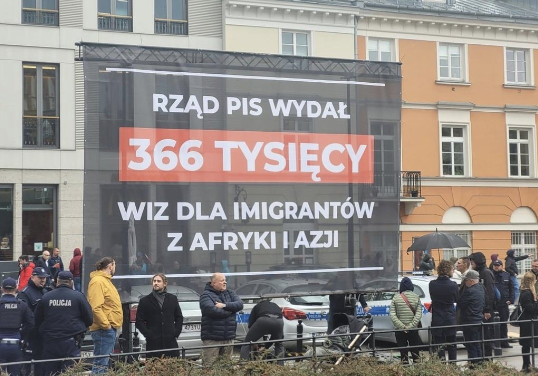 Nexom_Maciej's tweet photo. Są tez przeciwnicy Marszu Pisu.

Brawo Obywatele ‼️ https://t.co/InNuTXtm3F