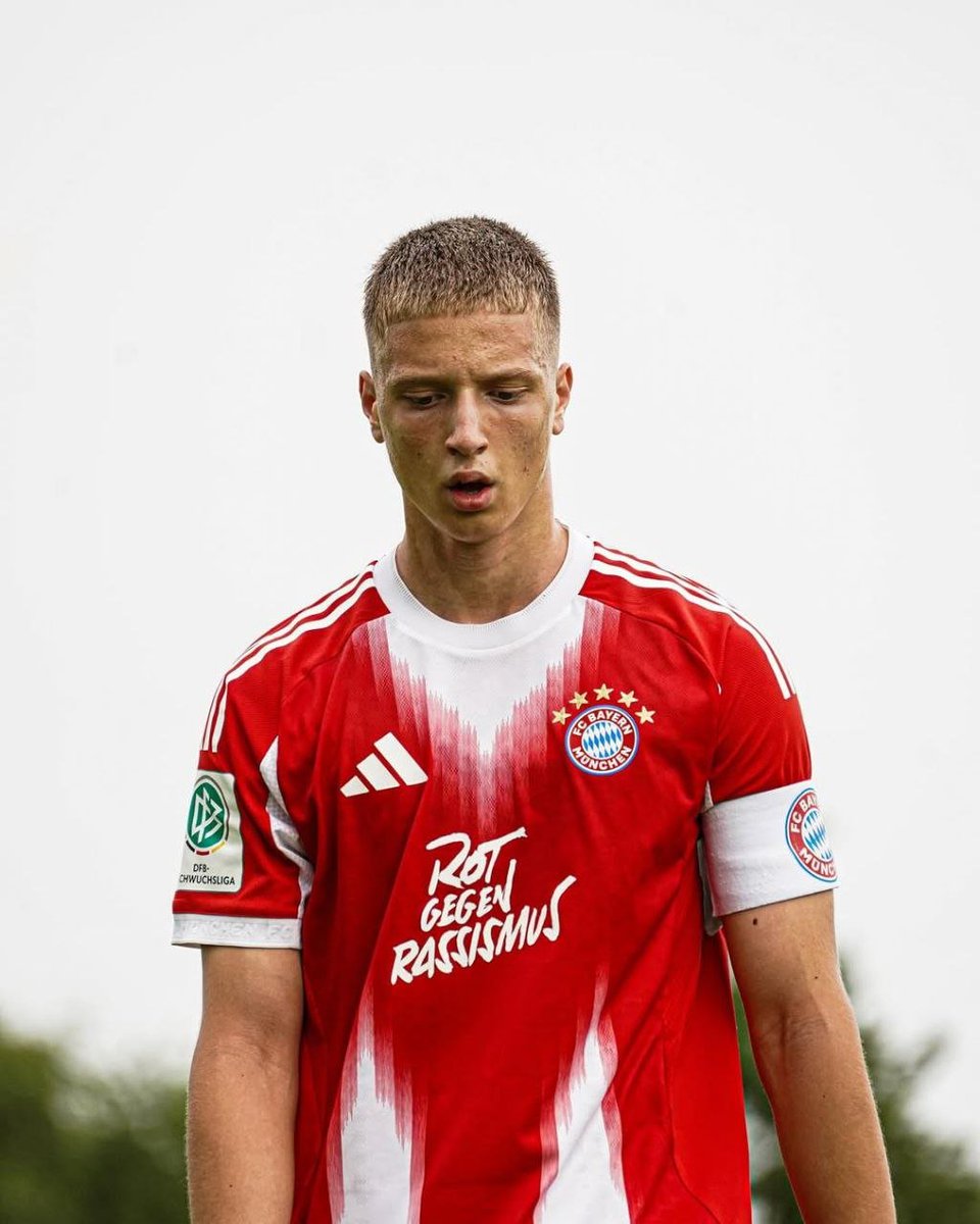 ScoutPulse's tweet image. 🧵A thread about young, promising 16 year-old German midfielder : Erblin Osmani 🇩🇪

📌 Position: CM,DMF
🏟️ Team: Bayern U17
🎂 Date of Birth: May 19, 2009
🦵 Strong Foot: Left 
💰 Current Market Value: -

#scout #talent #football #scouting #Besiktas
