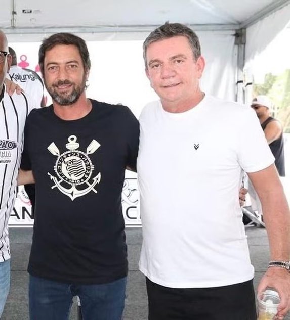 PoderosoCor's tweet image. Ex-presidentes poderão ser acionistas do Corinthians em projeto da &apos;SAFiel&apos;.

A &apos;SAFiel&apos; não impedirá que ex-presidentes do Corinthians se tornem acionistas do clube caso ele se torne uma Sociedade Anônima do Futebol (SAF).

Por isso, ex-presidentes como Andrés Sanchez, Duílio…