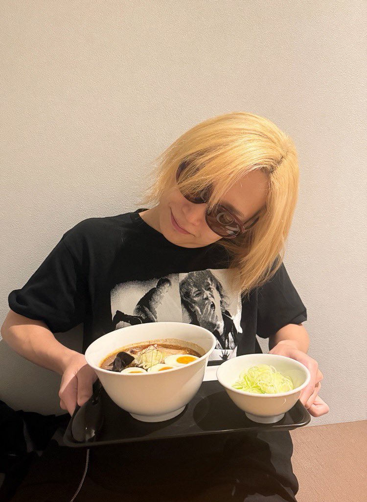 kiryuintw's tweet image. 札幌へ✈️気温低いね！
お世話になっているラーメン屋「寅乃虎」さんへ移転後初めて行ってきました🍜
あっさりもこってりも味噌も全部食べた！(^～^)笑
メチャ美味しかった〜！✨
明日から2日間、ゴールデンボンバー全国ツアー「喜矢武豊」札幌公演です！
皆さん宜しくお願いします〜(^-^)🎤
#喜矢武豊