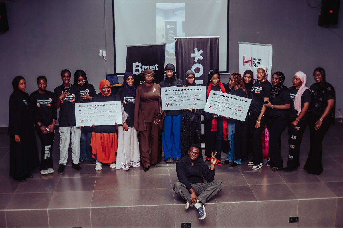 AmrahSali's tweet image. It was an amazing experience at #Hack4Freedom
I’m so honored that our team came 2nd place with our app BitSave 🎉
thanks to the amazing mentors, and the ladies I worked with.
Special thanks to @evento_so, @btrustteam @HRF for this opportunity!
This is just the beginning!